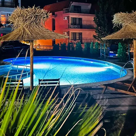 Queen, Saint Vlas, улица черно море 12 * Sweti Wlas