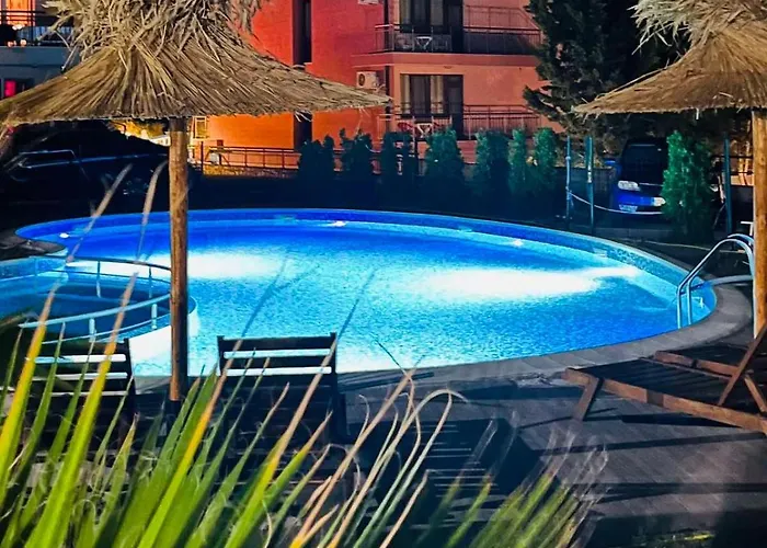 Queen, Saint Vlas, улица черно море 12 * Sweti Wlas